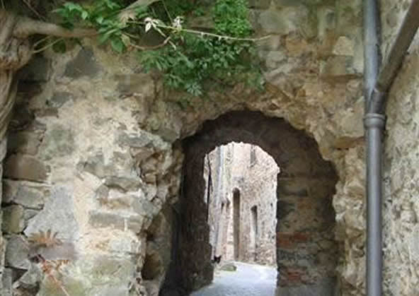 Montemerano - Mura esterne